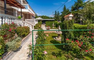 2 Bedroom Beach Front Apartment In Jadranovo - 2