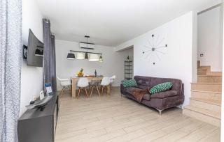 Gorgeous Home In Trogir With Jacuzzi - Trogir - 6