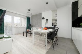 Legionów Elegant Apartment with Home office, Balcony & Parking Łódź by Noclegi Renters - Łódź - 1