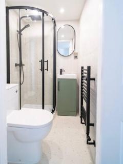 Stylish Spacious House Central Tonbridge With Free Parking & Garden - 2