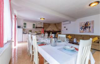 Three-Bedroom Holiday Home In Katuni - Katuni - 7