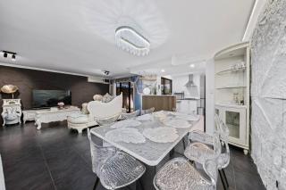 Luxury Villa 3BR 3Bath, Free Parking, Walk to Cafés, Shops & Train, Near City - 5