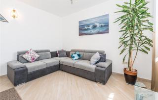 Three-Bedroom Apartment In Sibenik - 8