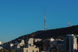 Modern 1BR apt w spacious balcony & a bathtub - Tbilisi - 6