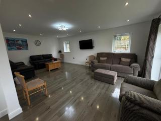 Large 5bed - Contractors Welcome - Ample Parking - New Waltham - 5