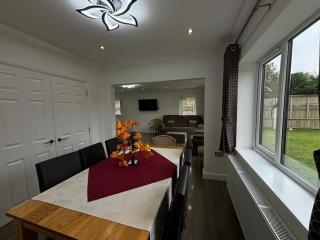 Large 5bed - Contractors Welcome - Ample Parking - New Waltham - 4