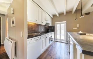 3 Bedroom Lovely Apartment In Ocquerre - 1