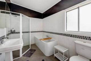 Spacious 3-Bedroom Family Home in Concord's Heart! - Sydney - 2