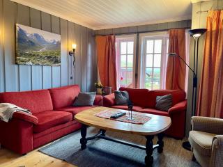 3-Story Apartment Perfect For Up To 10 Guests - 7