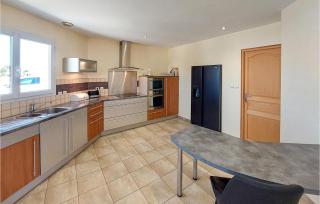 Awesome Home In Sainte-Gemme-La-Plaine - 4
