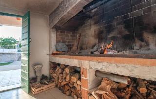 2 Bedroom Nice Home In Nevest - Unešić - 5