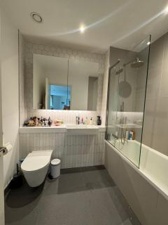 Gorgeous 1 Bedroom Apartment in Tottenham Hale - London - 2