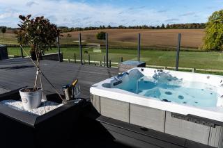 Large Barn with hot-tub in the English countryside - 5