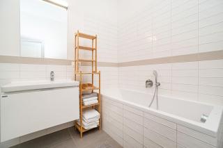 Bright and designed Apartment in the Center - 5