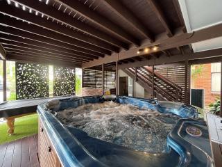 Lake-view Retreat w Spa, nearby Beaches & Shopping in the Central Coast - Lakeside - 8