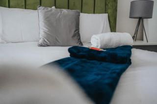 Hillcrest Apartments - 9