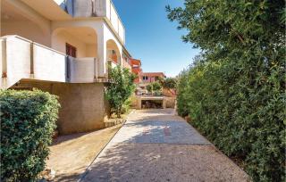 Lovely Apartment In Mandre With Wifi - Mandre - 2