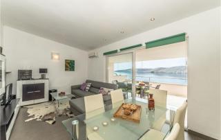 3 Bedroom Nice Apartment In Miskovici - 8