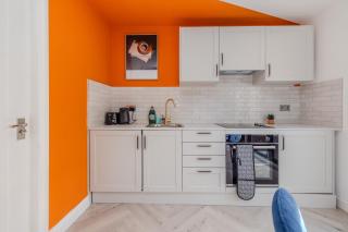 1-Bedroom with Balcony l Steps from Brighton Beach - Brighton & Hove - 7