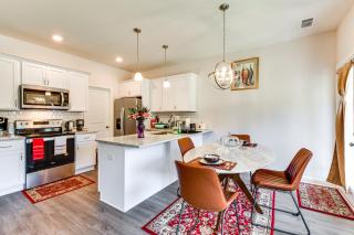 Family Friendly Modern Townhome in Lula! - - 3