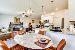 Family Friendly Modern Townhome in Lula! - - 2