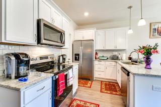 Family Friendly Modern Townhome in Lula! - - 1