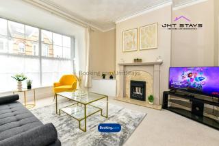 Premium Deal for Extended Stays by JMT Stays l 3BDR l Swansea Short Lets and Serviced l With Private Parking l Sleeps7 - 7