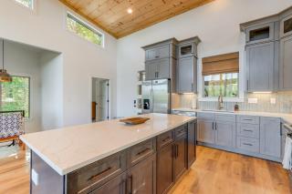 Modern Mtn Cabin with Deck and Views in Blue Ridge! - 2