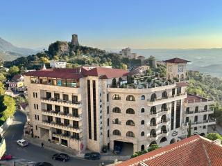 Hotel PANORAMA Kruje view on the castle and the old town - Kruja - 0