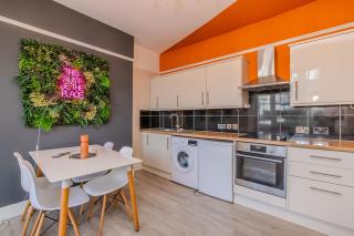 Roomy 2-Bedroom for a Peaceful Stay - Brighton & Hove - 7