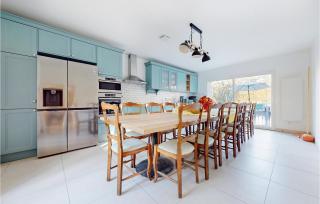Amazing Home In St-Hilaire-Le-Château - 3