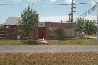 Casa con pileta y 3 dormitorios - 0