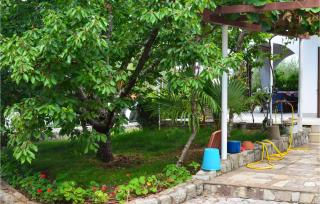2 Bedroom Lovely Apartment In Malinska - Malinska - 3