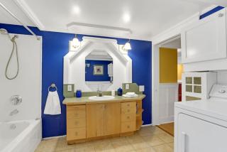 Artsy Private Guest Suite with Outdoor Saloon - Vancouver - 5