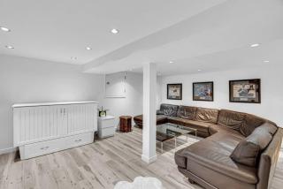 Comfortable 2-Bed Suite Near UBC - 7
