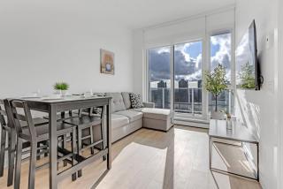 1-Bedroom Surrey Condo with Breathtaking Views - Surrey - 8