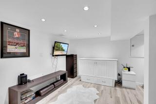 Comfortable 2-Bed Suite Near UBC - 1