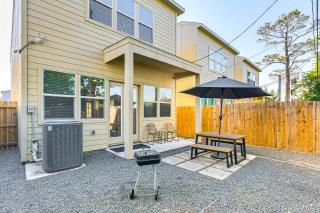 5 Mi to Downtown - Chic Home w/ Patio in Houston! - 9