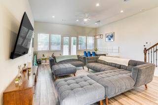 5 Mi to Downtown - Chic Home w/ Patio in Houston! - 6