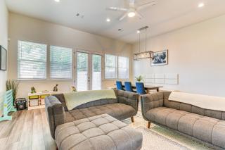 5 Mi to Downtown - Chic Home w/ Patio in Houston! - 5