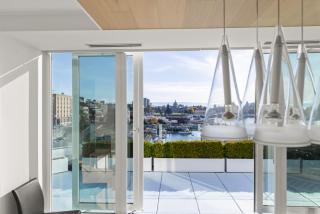 Stunning Views At The Regent - Victoria - 3