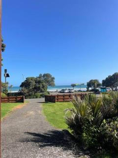 Ahipara Beach Front, modern stylish bach - 1