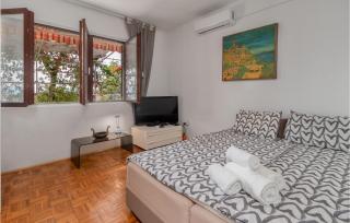 Beautiful Apartment In Novi Vinodolski - 5