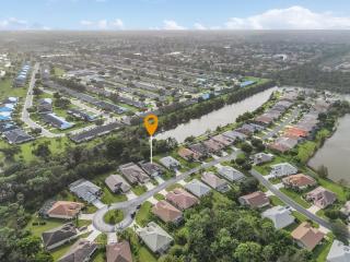 3BR Oasis: Pool & Lanai, Close to Fort Myers Beach - Fort Myers - 9