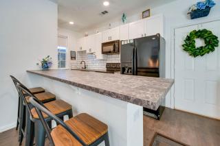 Walk to Lewisville Lake Pet-Friendly Texas Abode! - Lake Dallas - 9