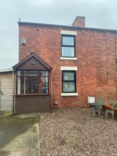 Much Hoole Cosy Place upstairs apartment - - 0