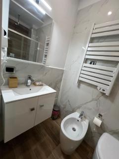 Suite 98 - 1