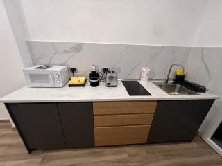 Suite 98 - 8