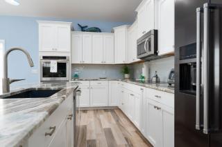 Charming Coastal Haven: Heated Pool, Walk to Beach - Fort Myers Beach - 3
