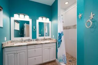 Charming Coastal Haven: Heated Pool, Walk to Beach - Fort Myers Beach - 1